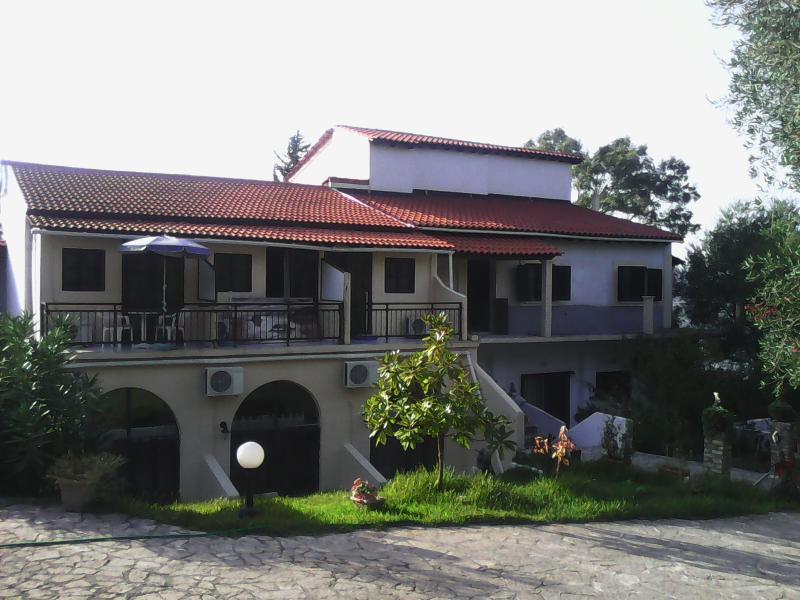Dina'S Rooms Mesongi Exterior photo