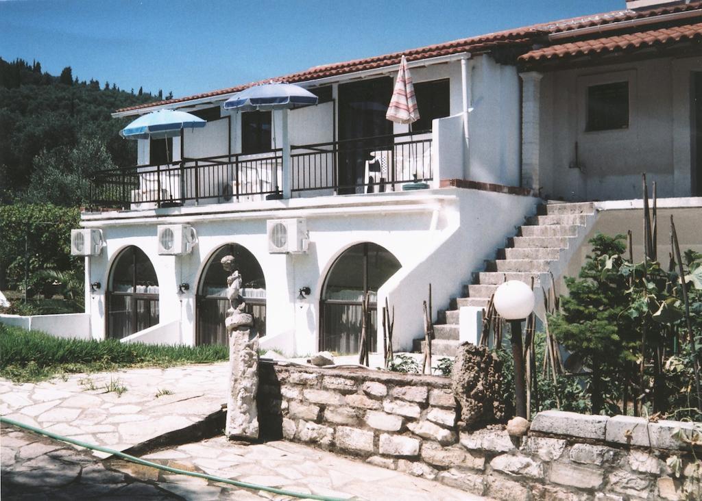 Dina'S Rooms Mesongi Exterior photo
