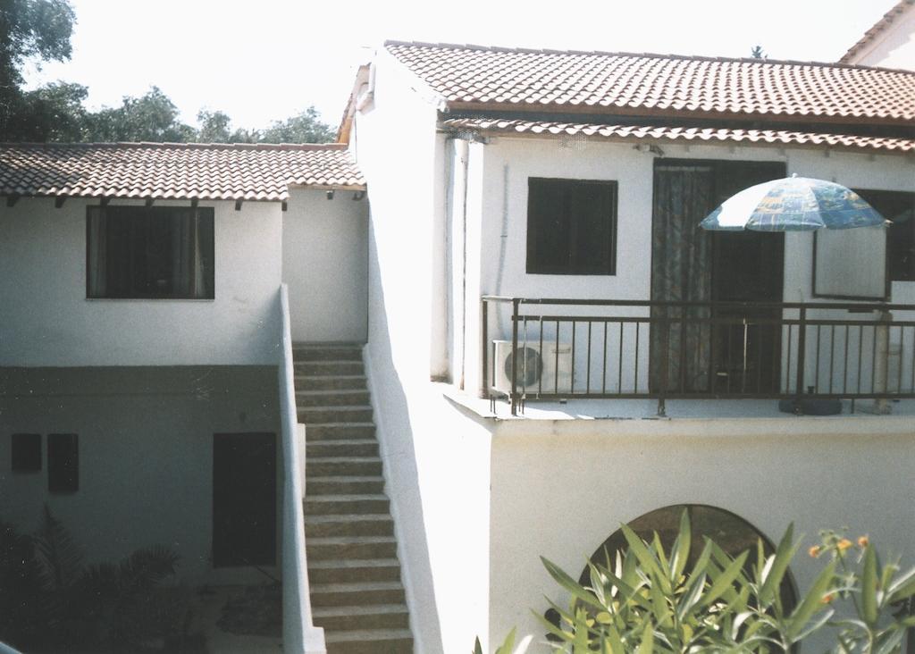 Dina'S Rooms Mesongi Exterior photo